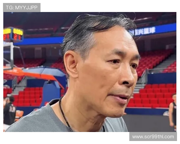 许利民点精气神赞三将关键发挥 许利民点精气神赞三将关键发挥